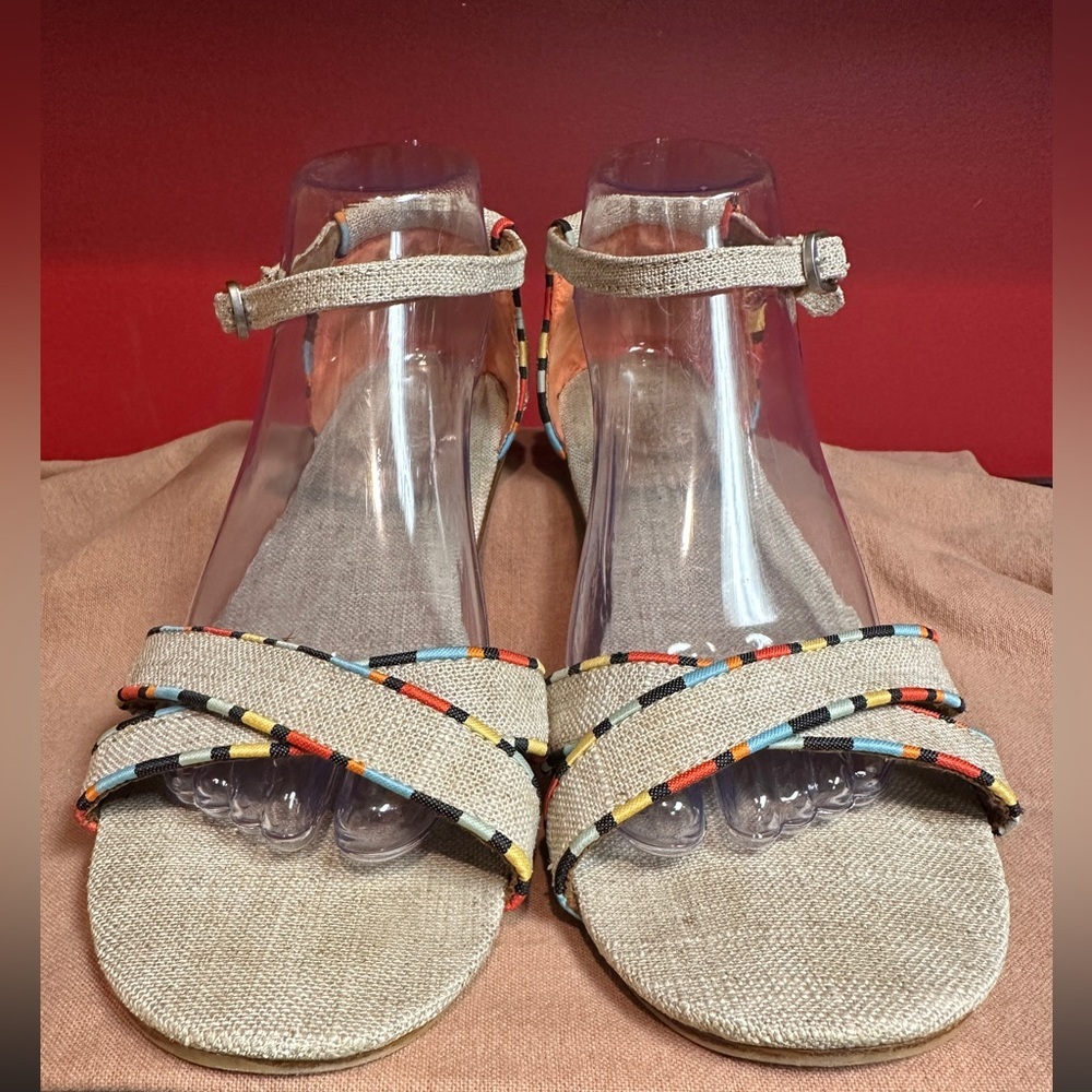 Toms Canvas Strappy Flat Sandals Tan With Multi-Color Accents Women’s Size 10